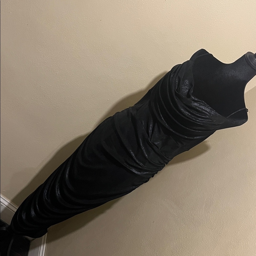 Elegant Black Sleeveless Dress